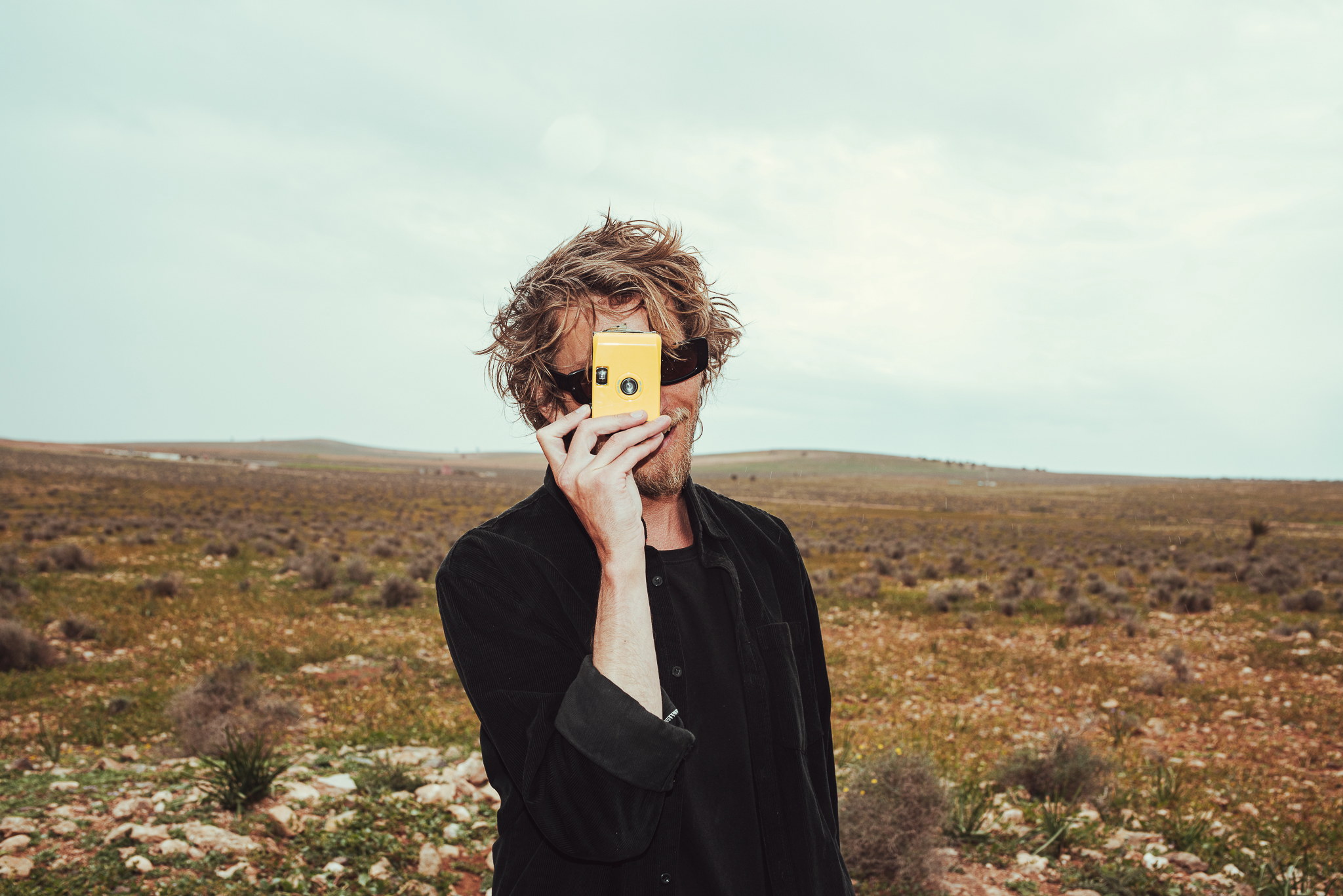 Igor Świeczak photographing in the Alentejo countryside